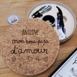 Coffret Cadeau Vin : Coffret en liège personnalisé et ses accessoires de vin – Beau-Papa d’amour