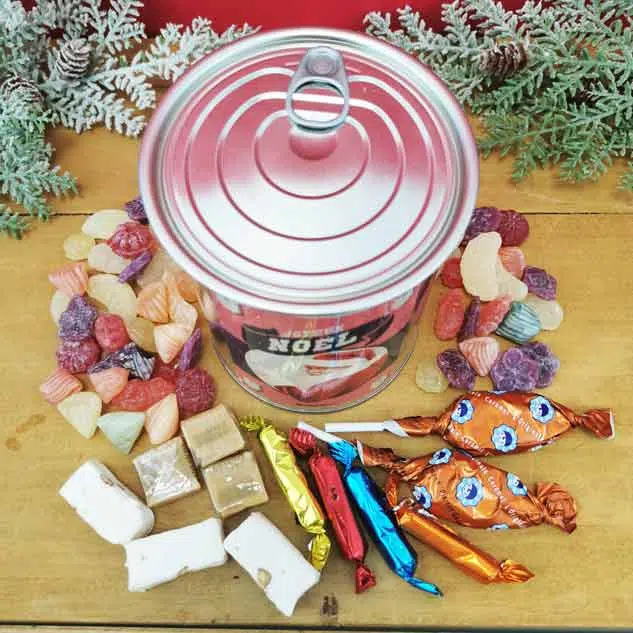 Coffret bonbon ancien : Boîte de conserve remplie de bonbons “Joyeux Noël” – Image 4