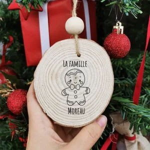 Boule de noël en bois – Personnalisé avec le nom de famille – Bonhomme Pain d’épice