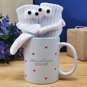 Mug “petit coeur” personnalisé et ses chaussettes aimantées – Cadeau pour couple