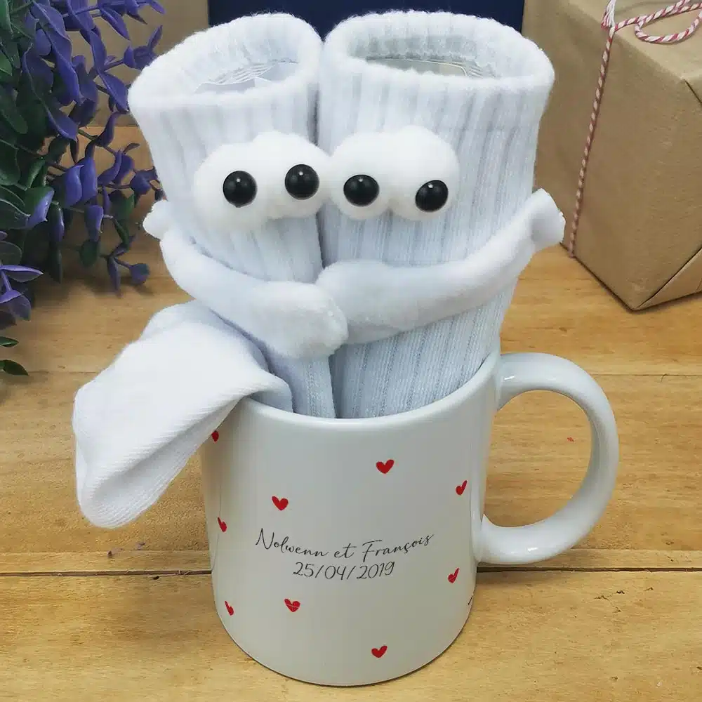 Mug “petit coeur” personnalisé et ses chaussettes aimantées – Cadeau pour couple – Image 4