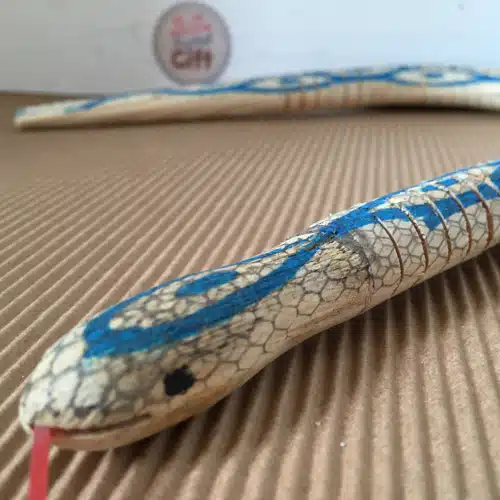 Serpent articulé en bois – Image 2